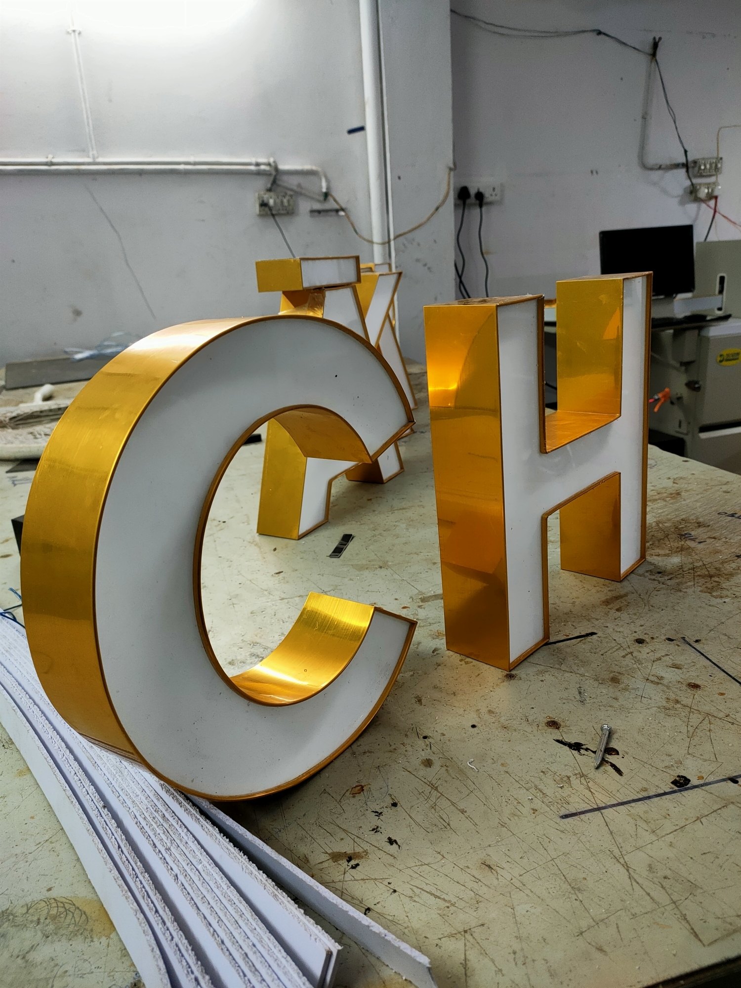 LIP ALUMINIUM LETTERS