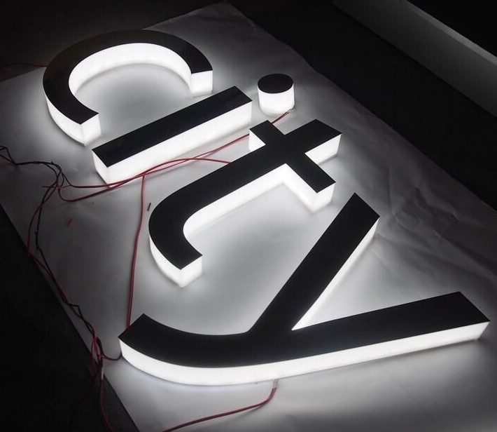 EDGE LIP LETTERS